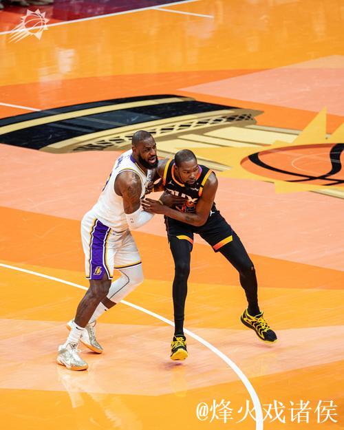 湖人三崩重演!杜兰特回归助太阳大胜湖人终结5连败 湖人三崩重演!杜兰特回归助太阳大胜湖人终结5连败