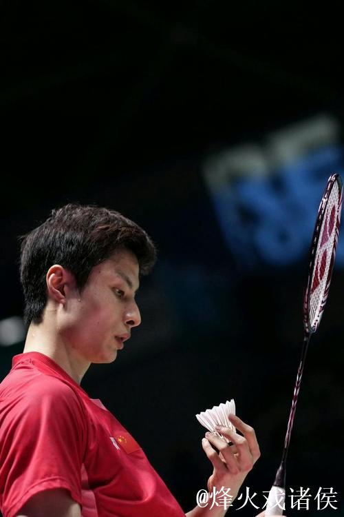 石宇奇2-1险胜周天成 两连胜锁定总决赛四强席位 石宇奇2-1险胜周天成 两连胜锁定总决赛四强席位