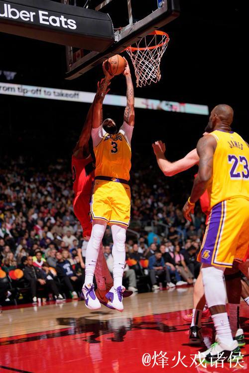 浓眉38+12詹皇27+10 湖人击败猛龙止住连败颓势 浓眉38+12詹皇27+10 湖人击败猛龙止住连败颓势